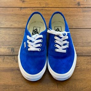 Boys Vans size 4 or Girls size 5.5